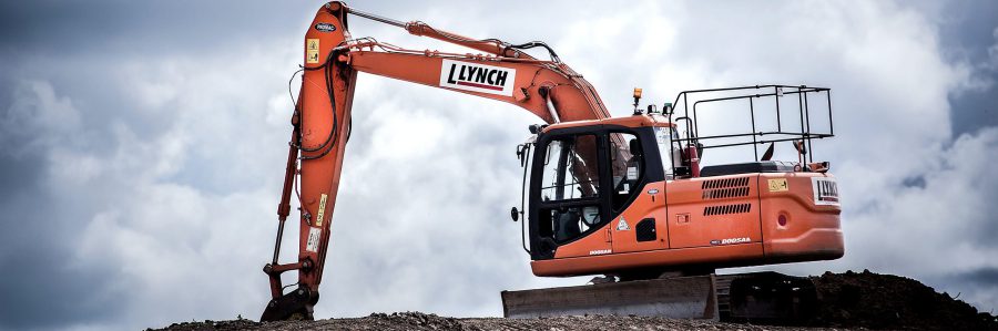 Baumaschinen verursachen Emissionen Bagger auf Baustelle