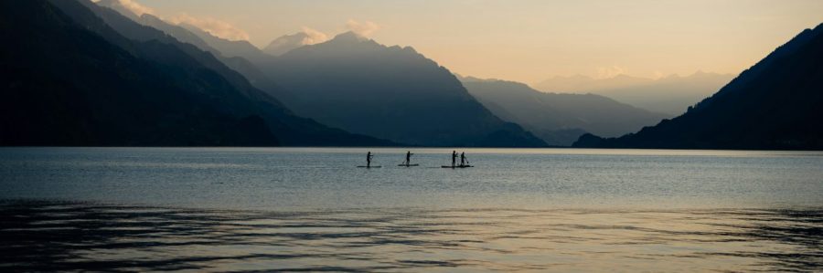 Stand-Up-Paddeln ist in der Schweiz inzwischen sehr beliebt. Bild: S&B Vonlanthen, unsplash